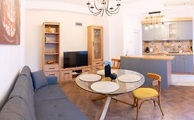 Seaside Estate - Cozy And Romantic - Public Parking Nearby
