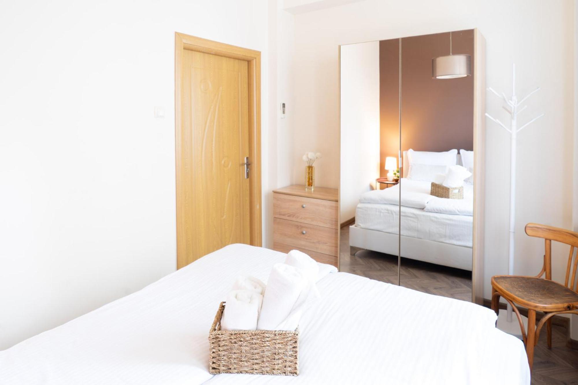 Seaside Estate - Cozy And Romantic - Public Parking Nearby Варна Екстериор снимка