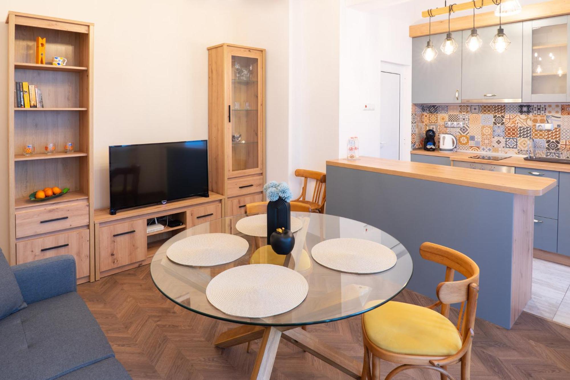 Seaside Estate - Cozy And Romantic - Public Parking Nearby Варна Екстериор снимка